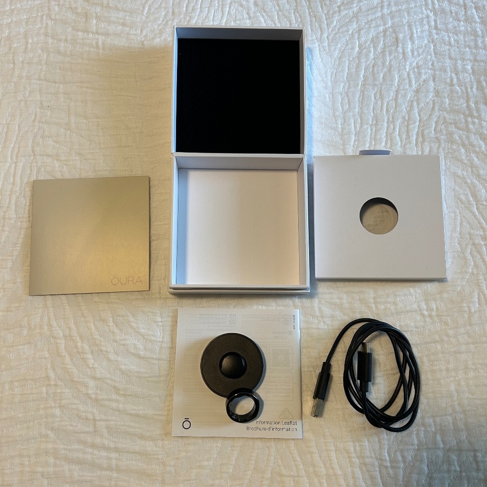 Oura Ring (with Box, Charger & Cable)